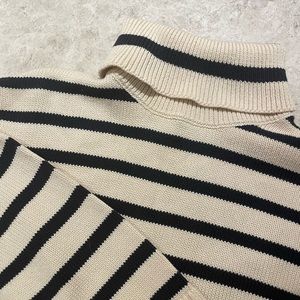 Oversized striped turtleneck sweater from Gap - size Medium Tall